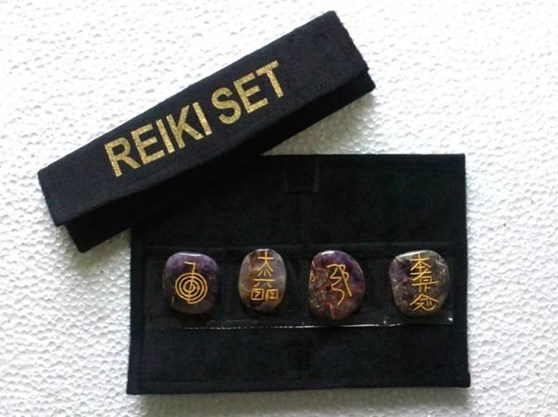 Picture of Amethyst Usai Reiki set with velvet purse