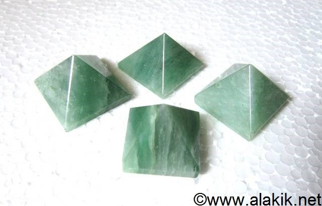 Picture of Green Aventurine Pyramid 23-28mm