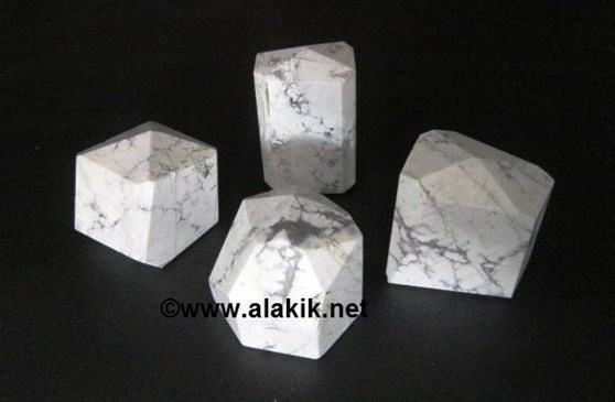 Picture of Howlite Natural Shape polish Points