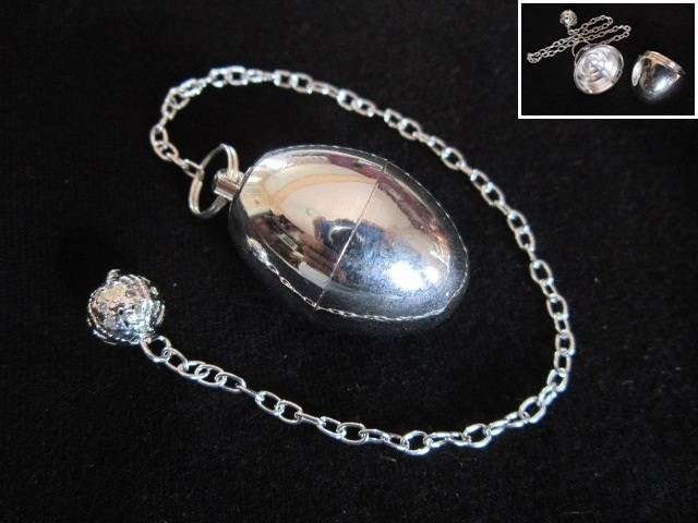 Picture of Egg Shape Metal Silver pendulum