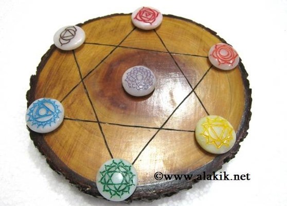 Picture of Engrave Pentagram Wooden Disc with Chakra Engrave Colourful Snow Quartz Set