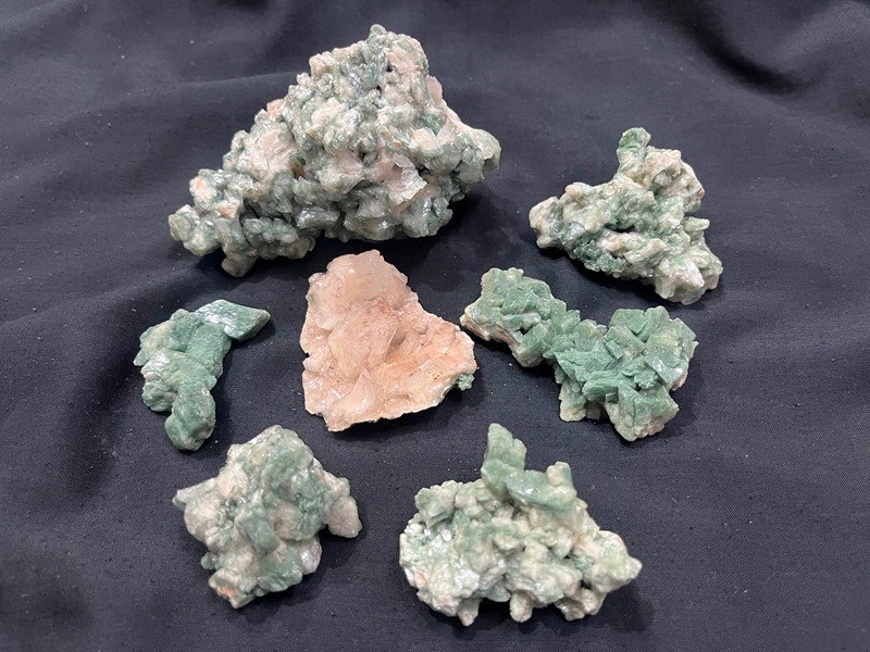 Picture of Green Heulandite 7pieces Lot